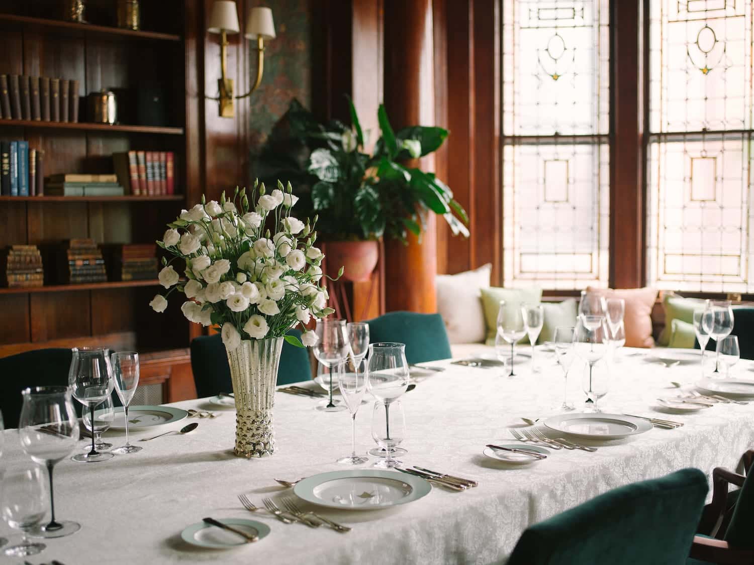 Elegant dining room with white rose bouquet at The Ivy Hotel.
